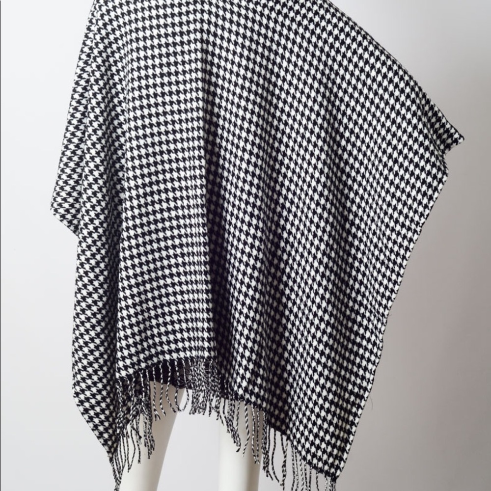 Houndstooth Ruana - Picture 5 of 6